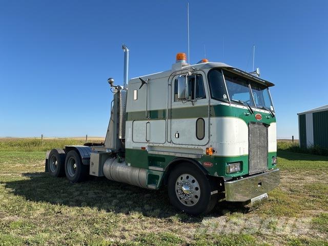 Peterbilt 362 Kabíny a interiér