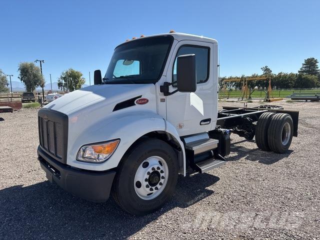 Peterbilt 537 Kabíny a interiér