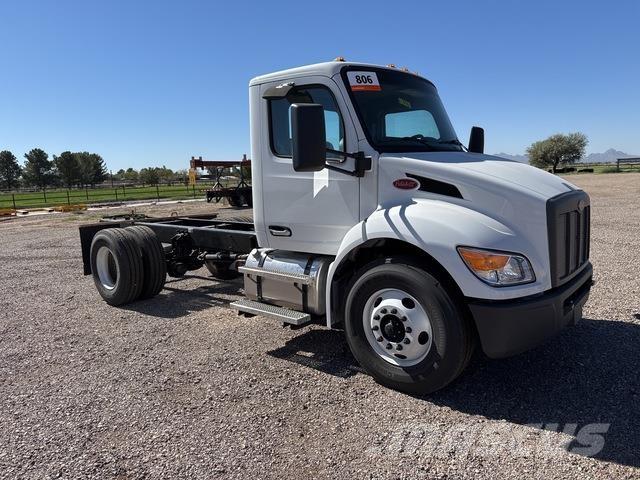 Peterbilt 537 Kabíny a interiér
