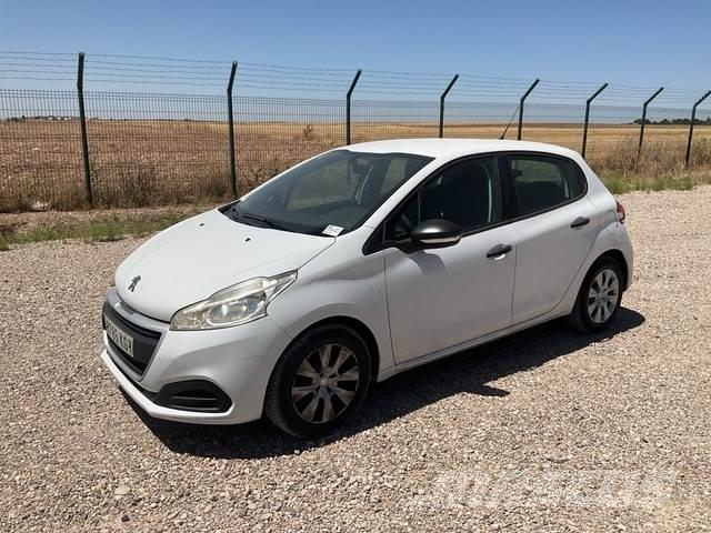 Peugeot 208 Automobily
