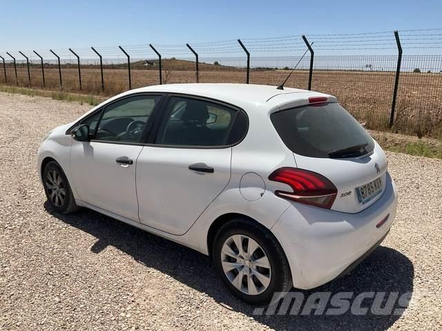 Peugeot 208 Automobily