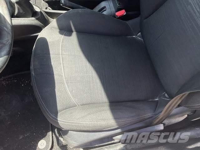 Peugeot 208 Automobily