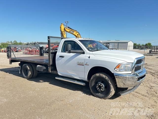 RAM 3500 Plošinové nákladné automobily/nákladné automobily so sklápacími bočnicami