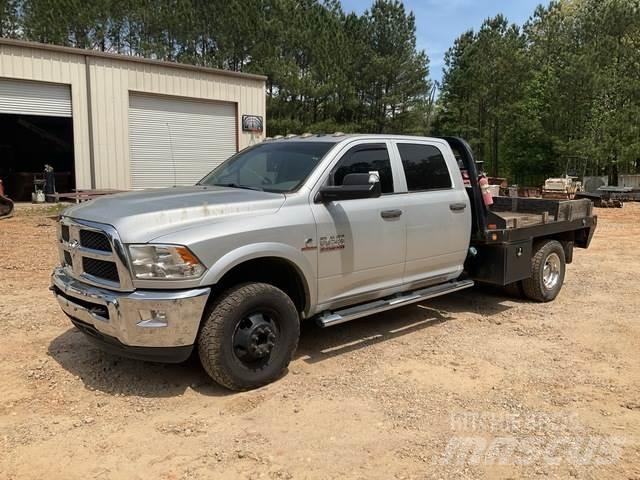 RAM 3500 Plošinové nákladné automobily/nákladné automobily so sklápacími bočnicami