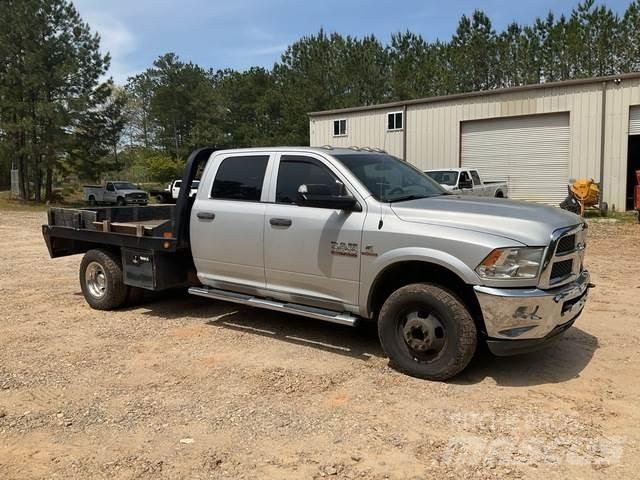 RAM 3500 Plošinové nákladné automobily/nákladné automobily so sklápacími bočnicami