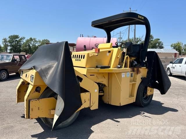 Sakai GW750 Pneumatikové valce