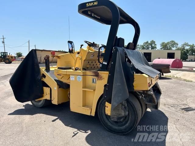 Sakai GW750 Pneumatikové valce