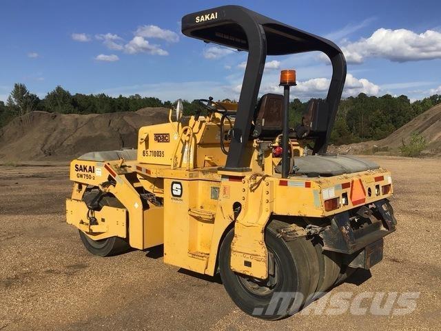 Sakai GW750-2 Pneumatikové valce