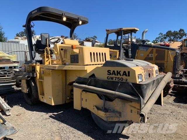 Sakai GW750-2 Pneumatikové valce