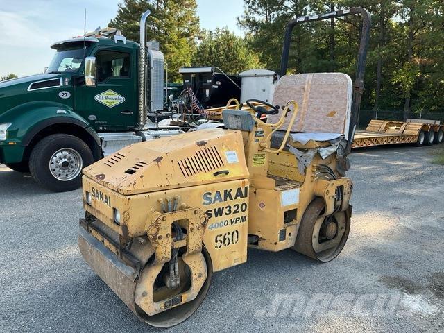 Sakai SW320 Tandemové valce