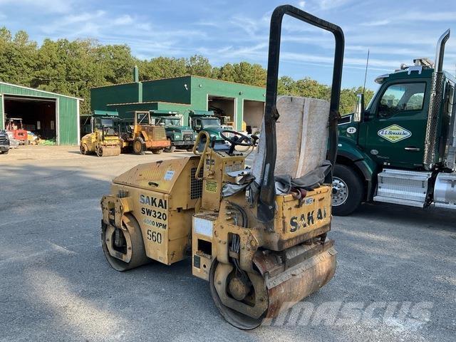 Sakai SW320 Tandemové valce
