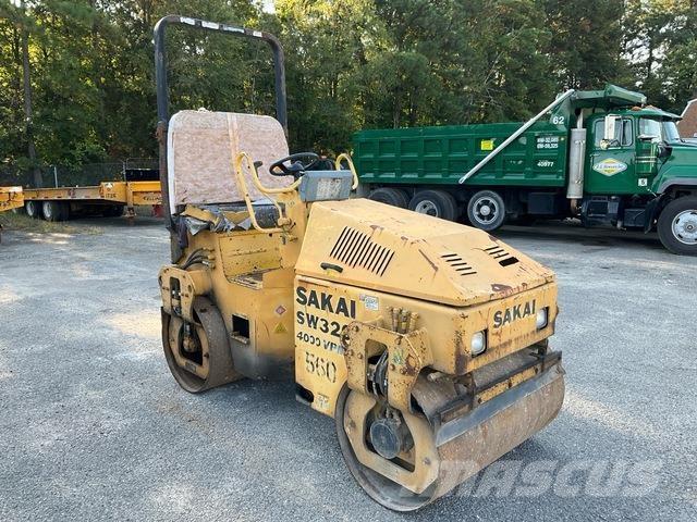 Sakai SW320 Tandemové valce