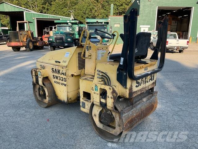 Sakai SW320 Tandemové valce