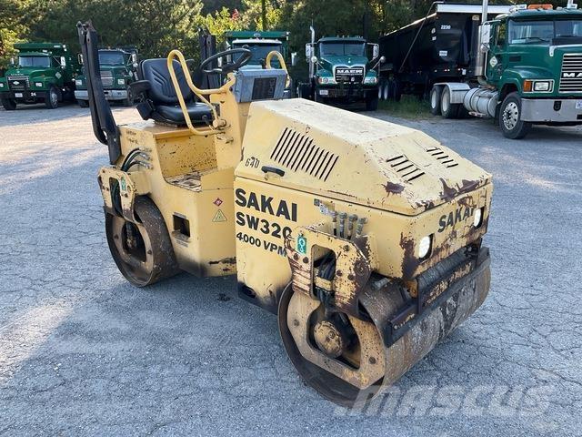 Sakai SW320 Tandemové valce