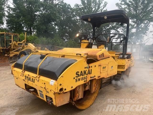 Sakai SW880 Tandemové valce