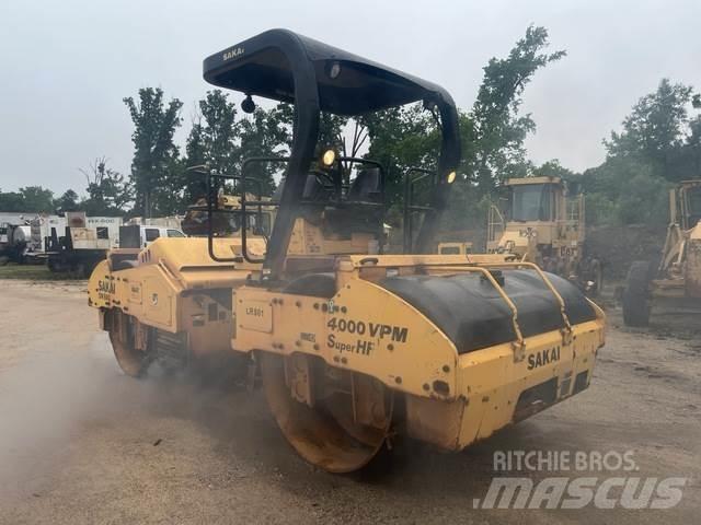 Sakai SW880 Tandemové valce