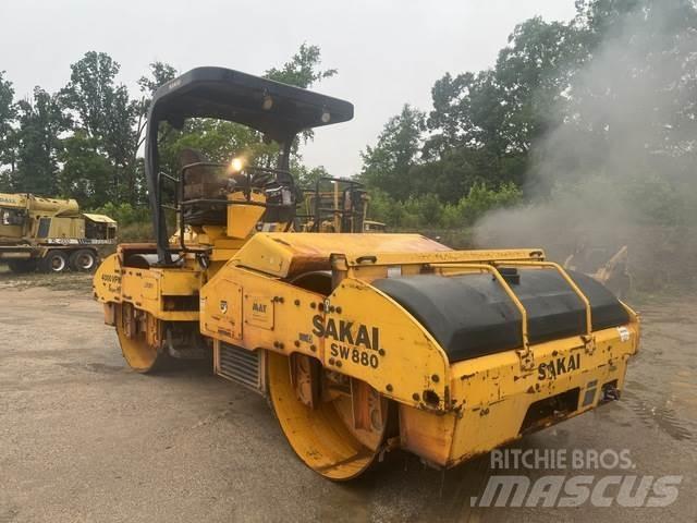 Sakai SW880 Tandemové valce
