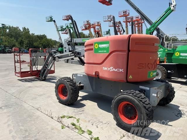 SkyJack SJ46AJ Kĺbové plošiny