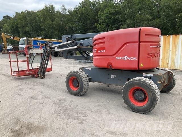 SkyJack SJ46AJ Kĺbové plošiny
