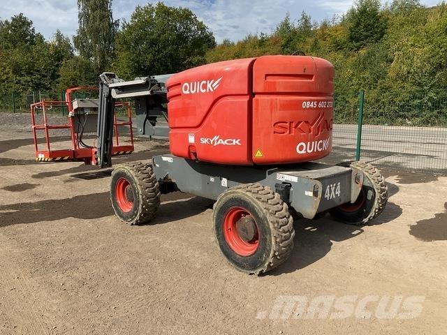 SkyJack SJ46AJ Kĺbové plošiny