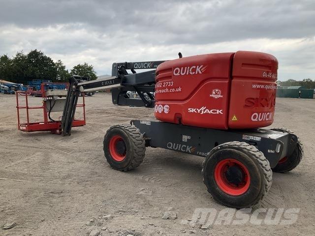 SkyJack SJ51AJ Kĺbové plošiny