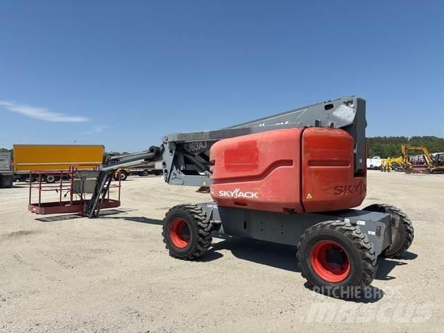 SkyJack SJ63AJ Kĺbové plošiny
