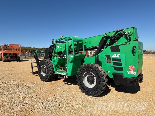 SkyTrak 10042 Teleskopické manipulátory