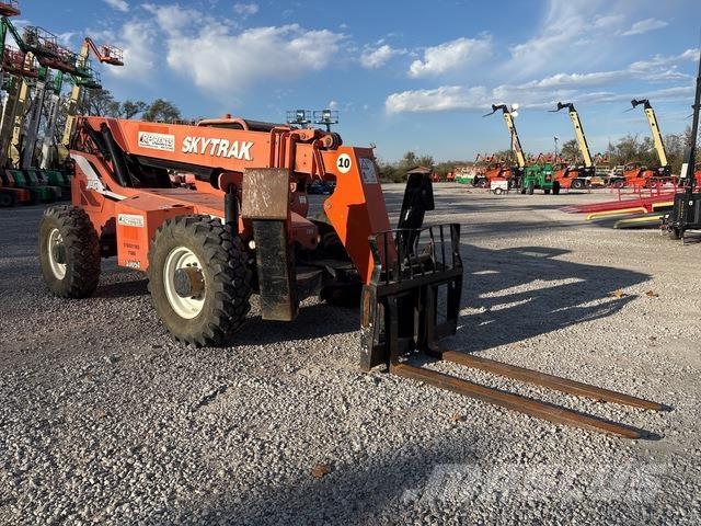 SkyTrak 10054 Teleskopické manipulátory