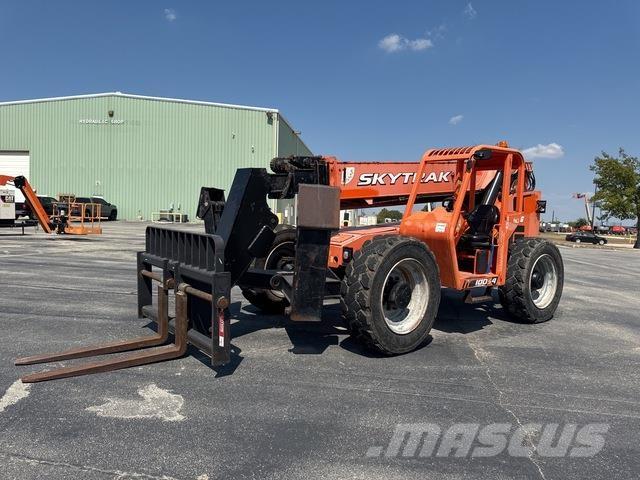 SkyTrak 10054 Teleskopické manipulátory