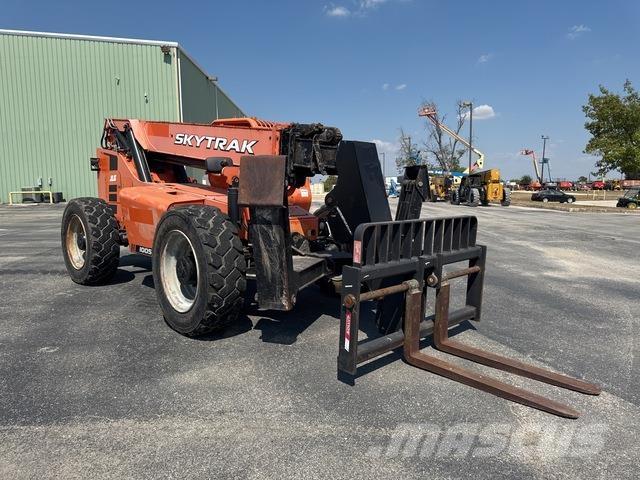 SkyTrak 10054 Teleskopické manipulátory
