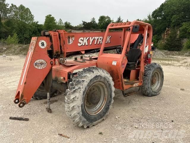 SkyTrak 8042 Teleskopické manipulátory