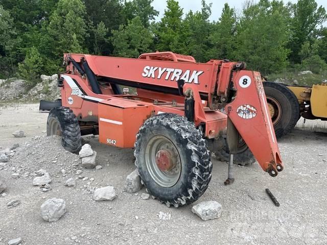 SkyTrak 8042 Teleskopické manipulátory