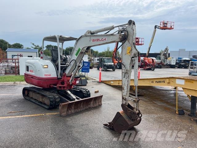 Takeuchi TB240 Pásové rýpadlá