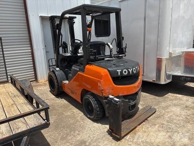 Toyota 8FGU30 Stavebníctvo - ostatné
