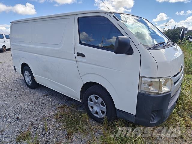 Toyota Hiace Minibusy