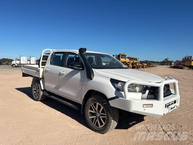 Toyota Hilux Nakladacia/sklápacia bočnica