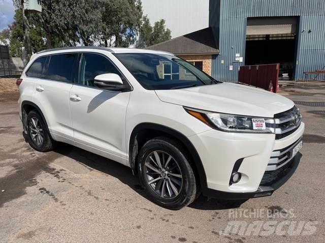 Toyota Kluger Automobily