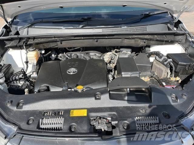 Toyota Kluger Automobily
