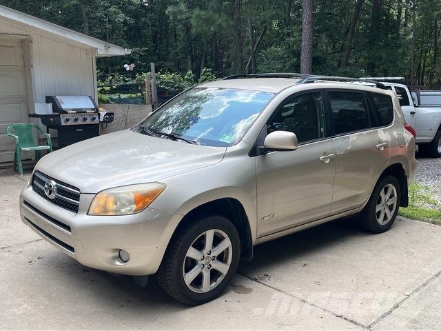 Toyota RAV4 Automobily