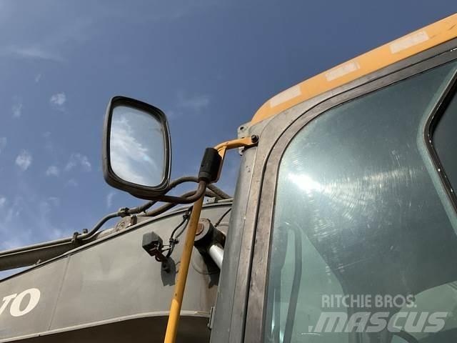 Volvo EC210D Pásové rýpadlá