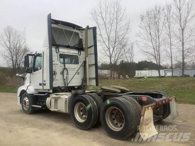 Volvo VNL300 Ťahače