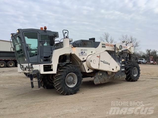 Wirtgen WR2000 Pôdne kompaktory
