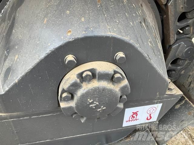 XCMG TY230G Pásové dozéry