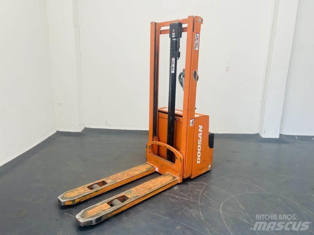 Doosan LEDS12.5C Ručne vedené vysokozdvižné vozíky