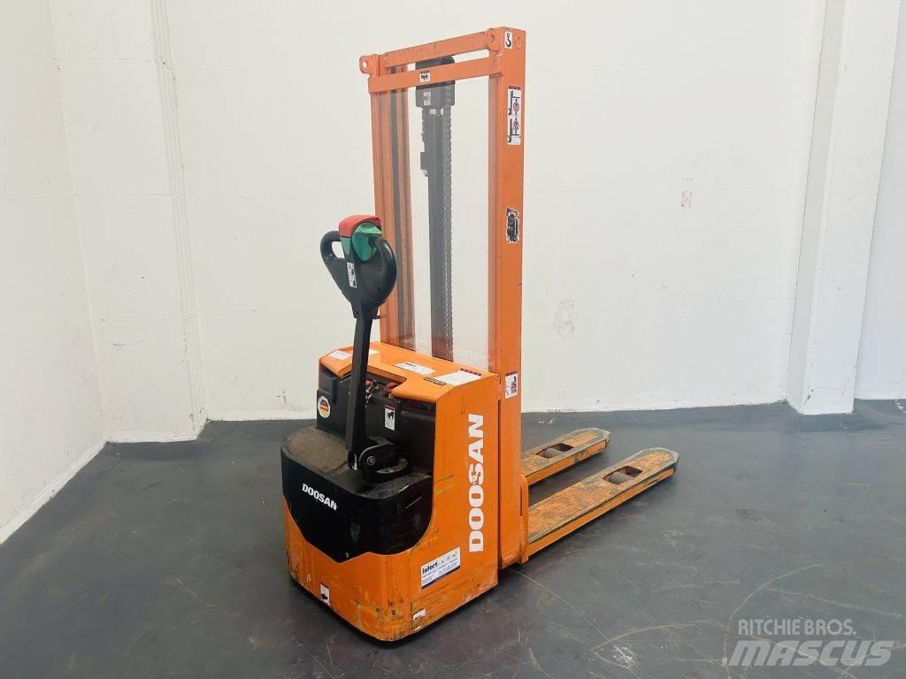 Doosan LEDS12.5C Ručne vedené vysokozdvižné vozíky