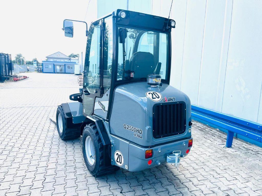 GiANT G2500 X-TRA HD Kolesové nakladače