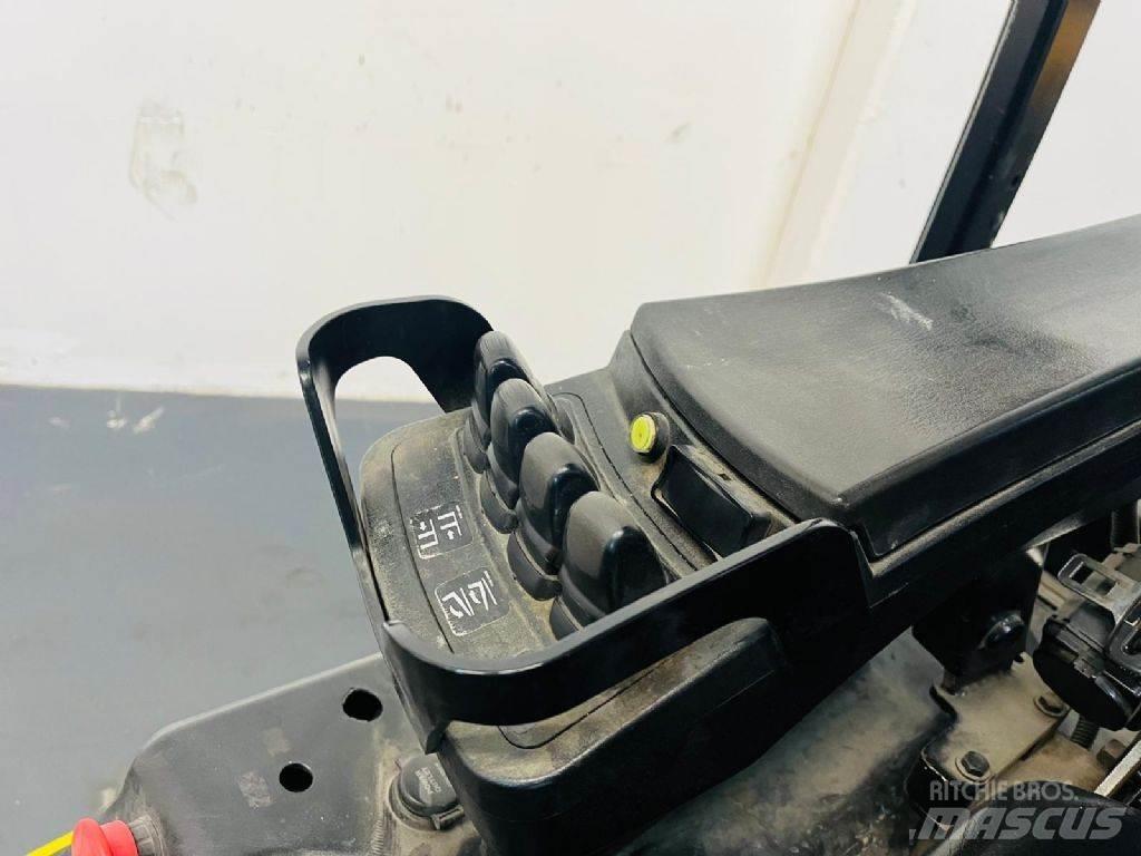 Hyundai 18BT-9 Akumulátorové vozíky