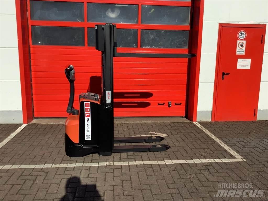 Toyota SWE120 Ručne vedené vysokozdvižné vozíky