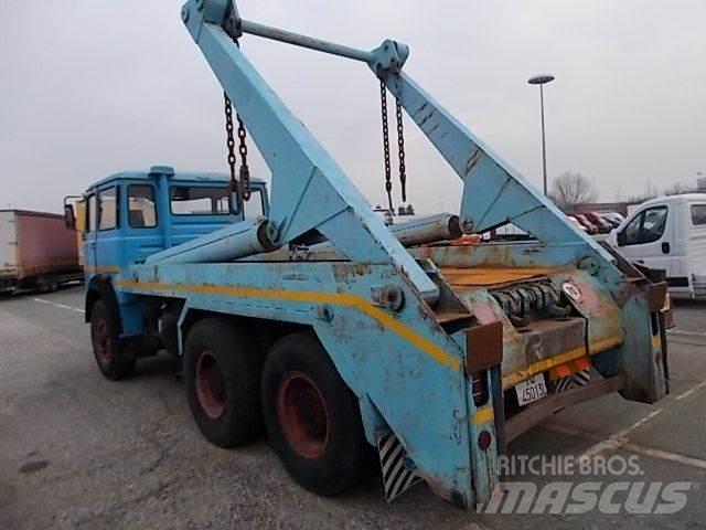 Fiat 697 NP Hákový nosič kontajnerov