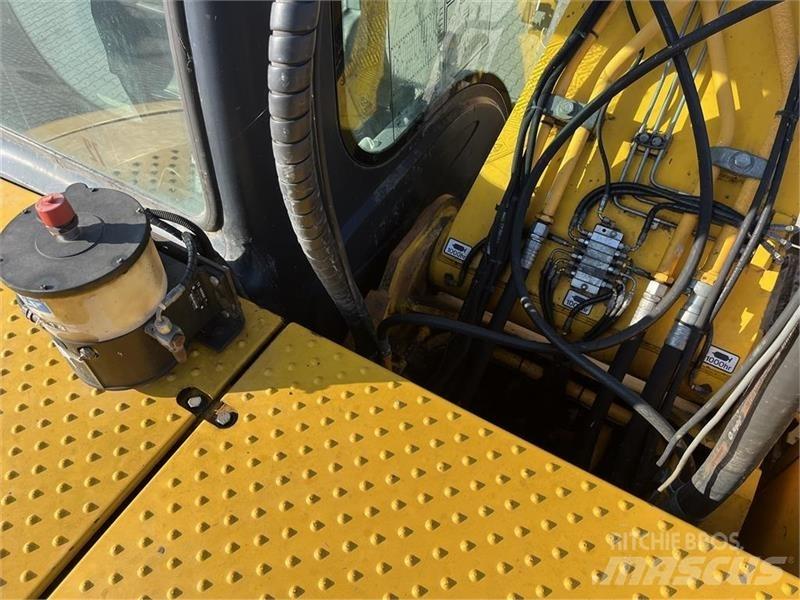 JCB JS220LC Pásové rýpadlá